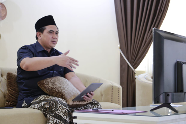 Seluruh Santri yang...