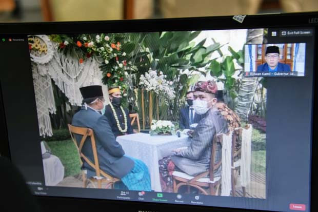 Ridwan Kamil Berbagi...