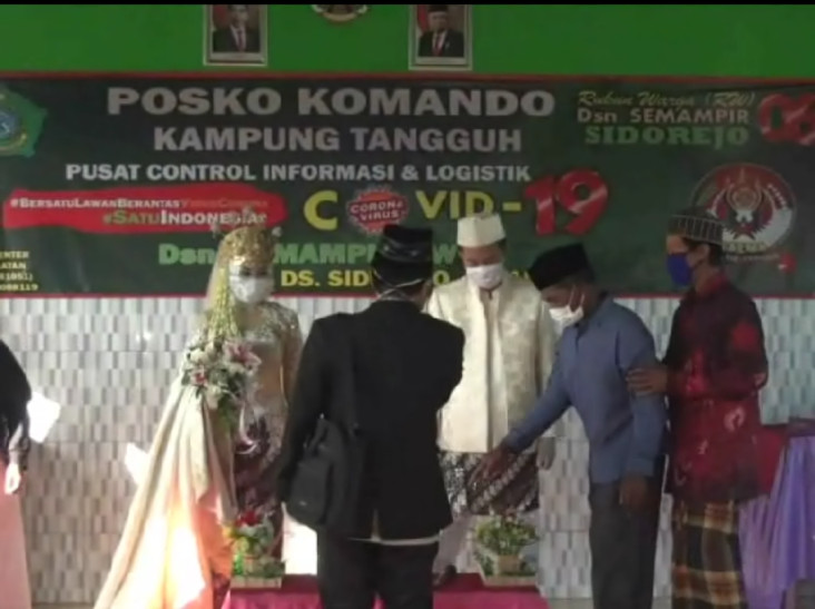 Pasangan Pengantin di...