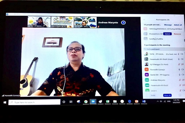 KAGAMA Menulis V Jadi...