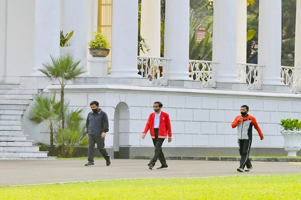 Berolahraga di Istana...