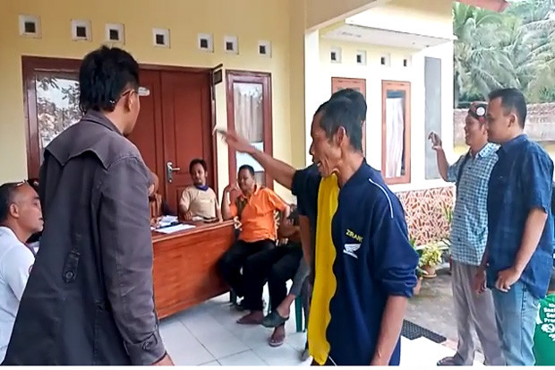 Warga Pakopen Semarang...
