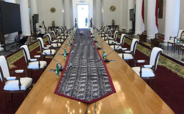 Jokowi Gelar Rapat Tatap...