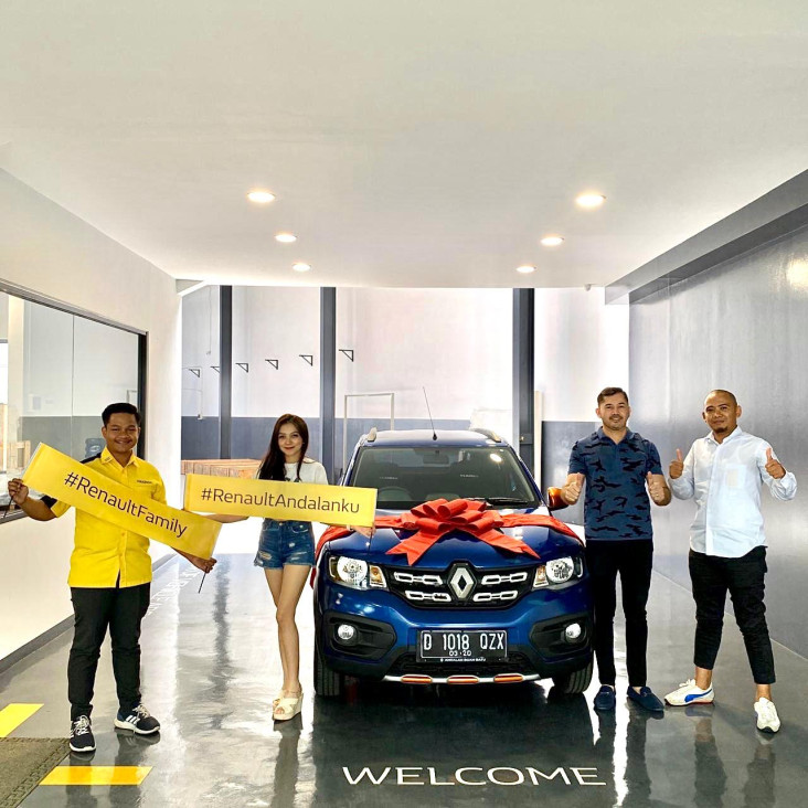 Laris Manis, Renault...