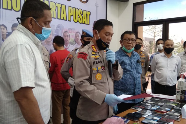 Pakai Data Palsu, 2...