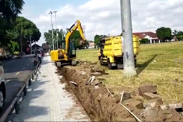 Alun-alun Utara Keraton...