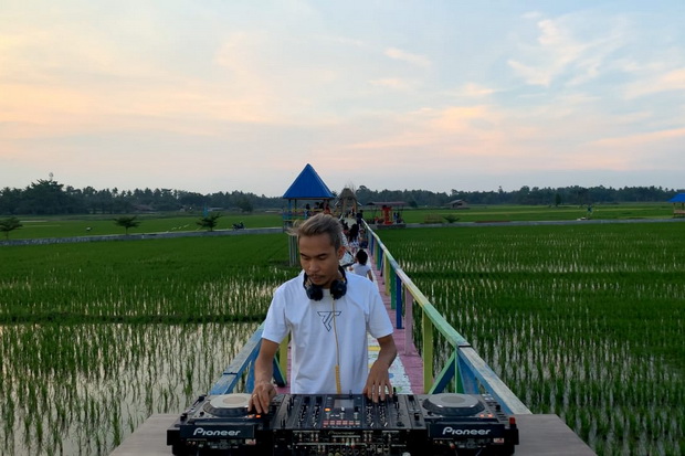 Gara-Gara Hal Ini, DJ...