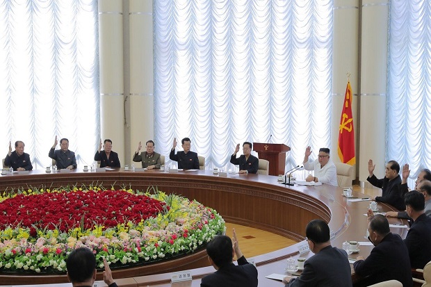 Kim Jong-un Puji Ekonomi...