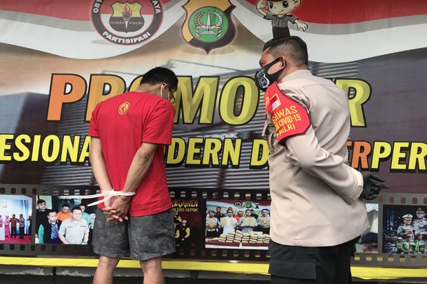 Masuk Pos Polisi, Pemuda...