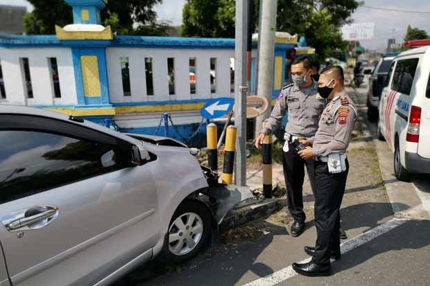 Sopir Kurang Konsentrasi,...