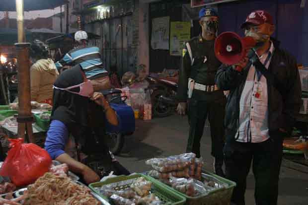 Tiga Pedagang Pasar...