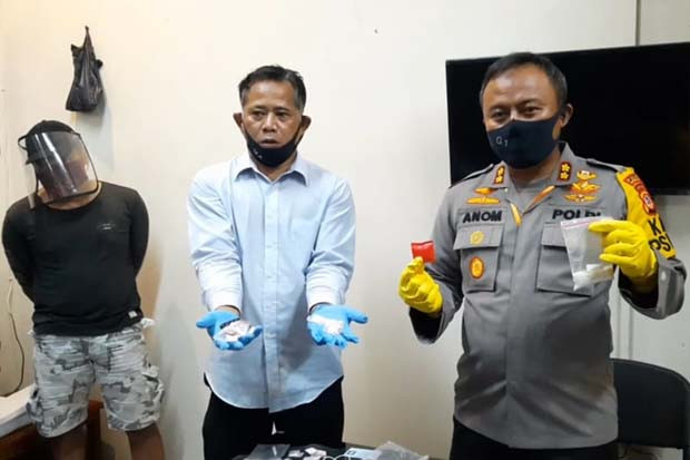 Pasutri Bandar Sabu...