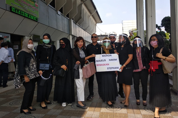 Dukung Rekan Seprofesi,...