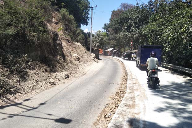 Proyek Pelebaran Jalan...