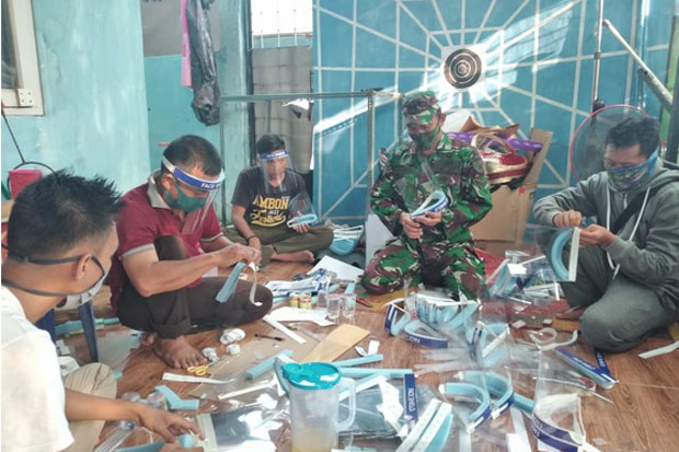 Penuhi Kebutuhan APD,...