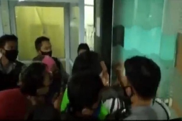 Keluarga Pasien yang...