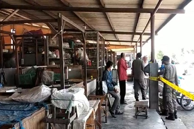 Sejumlah Pedagang Positif...