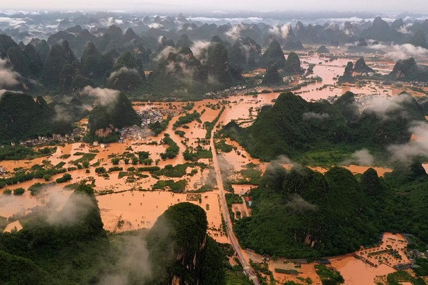 Banjir Bandang Terjang...