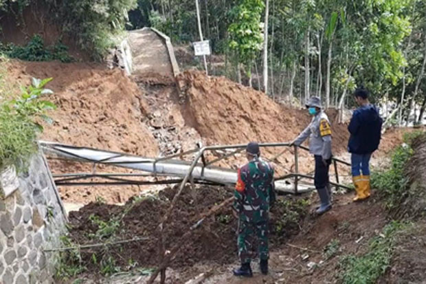 Baru 3 Bulan, Jembatan...