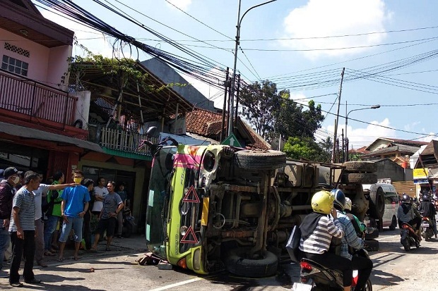 Sopir Truk Tangki yang...