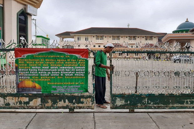 Besok, Masjid Agung...