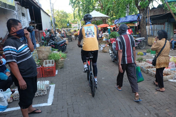 Pedagang Positif Corona,...