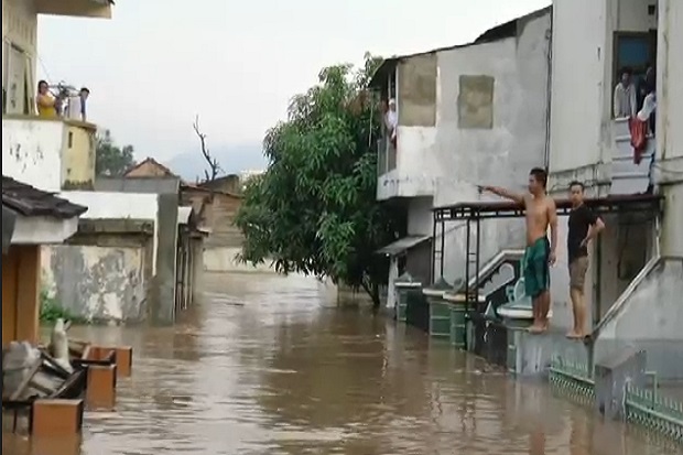 Banjir Hingga 2 Meter...