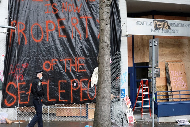 Trump Ancam Invasi Seattle,...