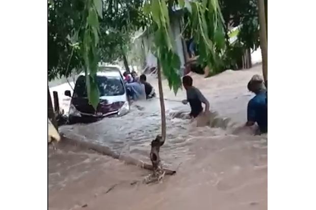 Banjir Bandang Buat...