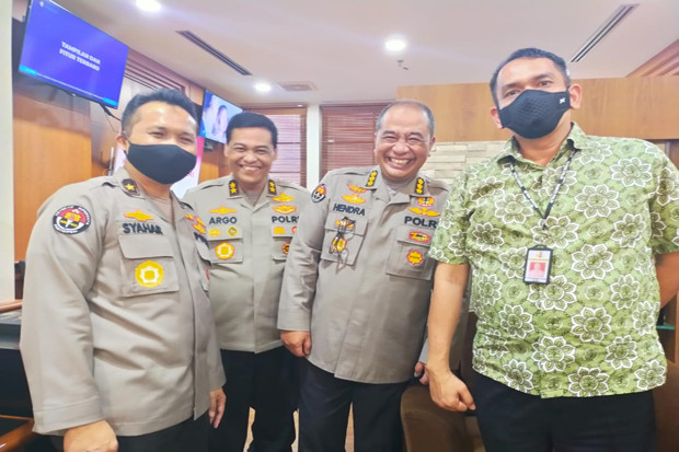 Kombes Pol Hendra Suhartiyono...