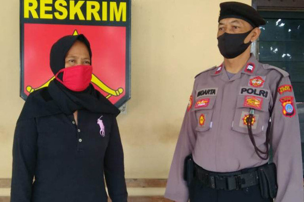 Terjerat Pinjaman Online,...
