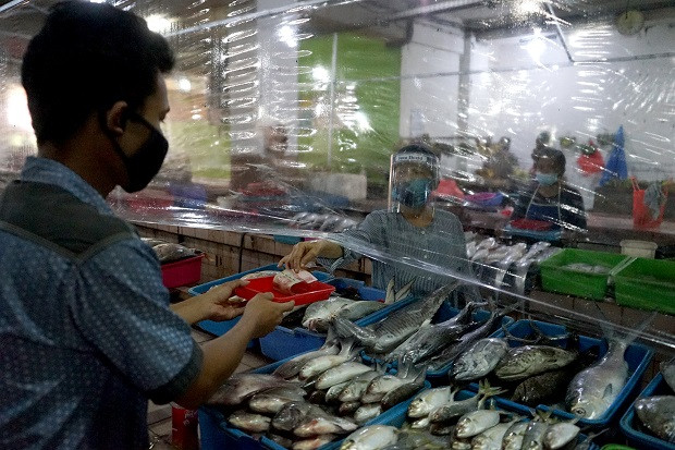 Transaksi Pedagang Pasar...