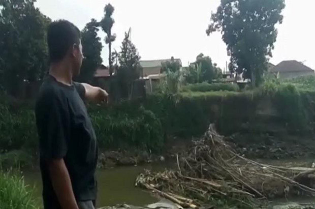 Mayat Membusuk Ditemukan...
