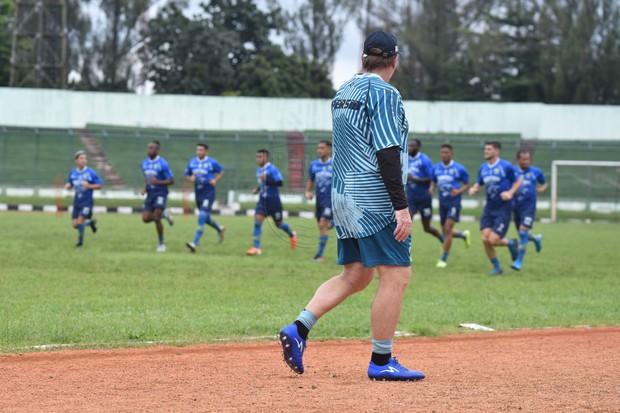 Yakin Liga 1 Bakal Dilanjutkan,...