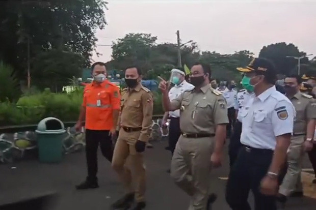 Anies-Riza Kompak Pantau...