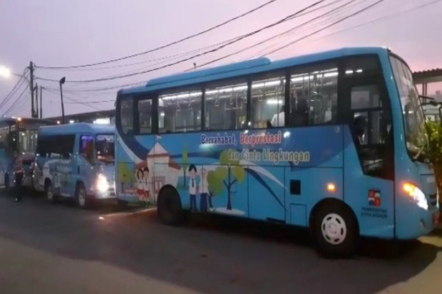 Urai Antrean Penumpang...