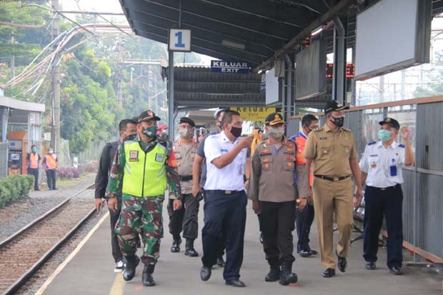 Jumlah Penumpang KRL...