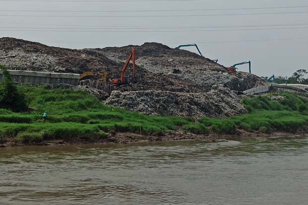 Longsoran Sheet Pile...