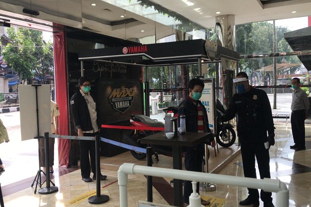 Hari Pertama Buka, Ribuan...