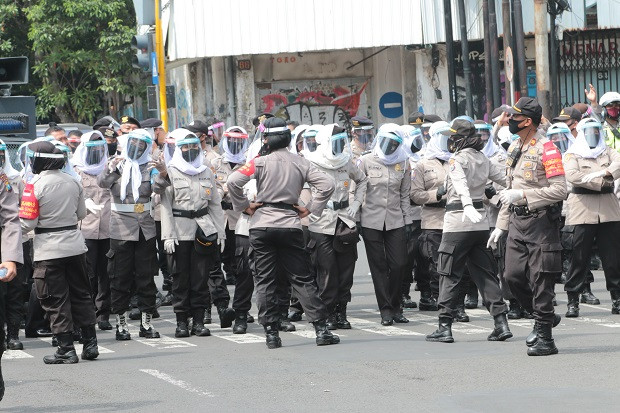 Kesabaran Polwan-polwan...