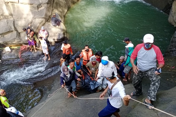 Tenggelam di Curug Rambu...