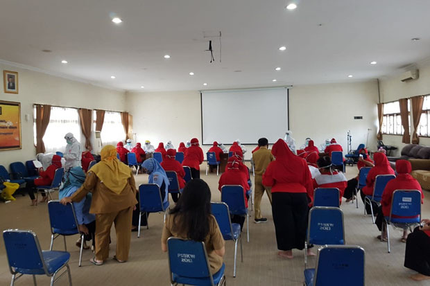 Pedagang Pasar Ayub...