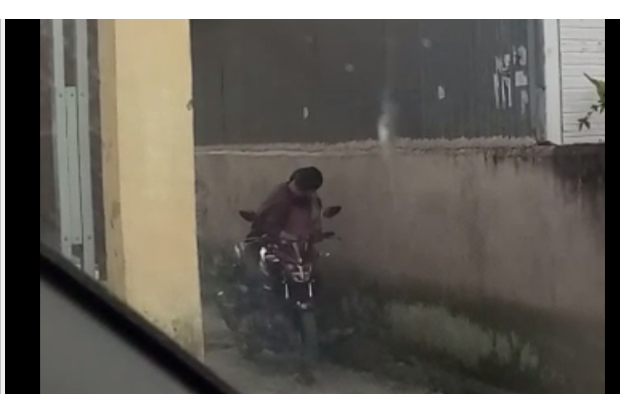 Dua Sejoli Ini Ciuman...