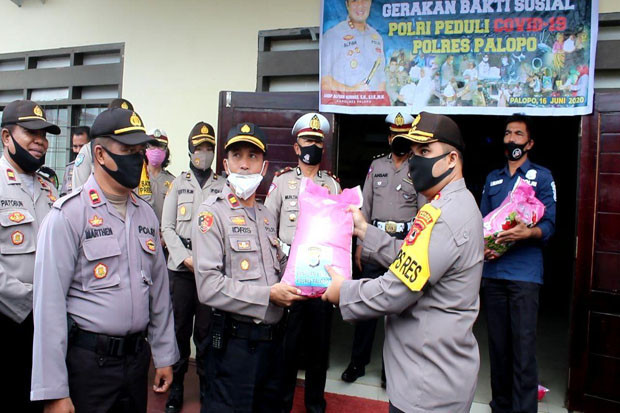 Polres Palopo Bagikan...