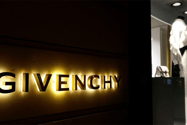 Givenchy Umumkan Direktur...