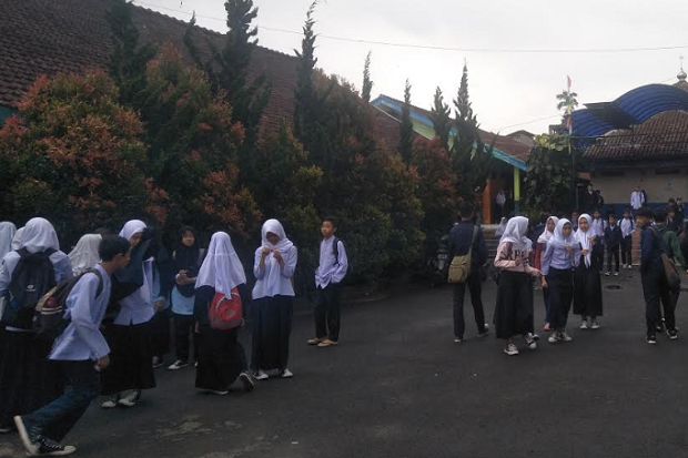 Hindari Kerumunan di...