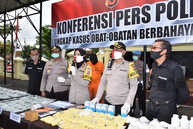 Ribuan Obat Ilegal Jaringan...