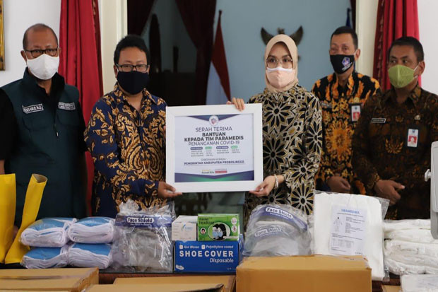 HM Sampoerna Beri Bantuan...
