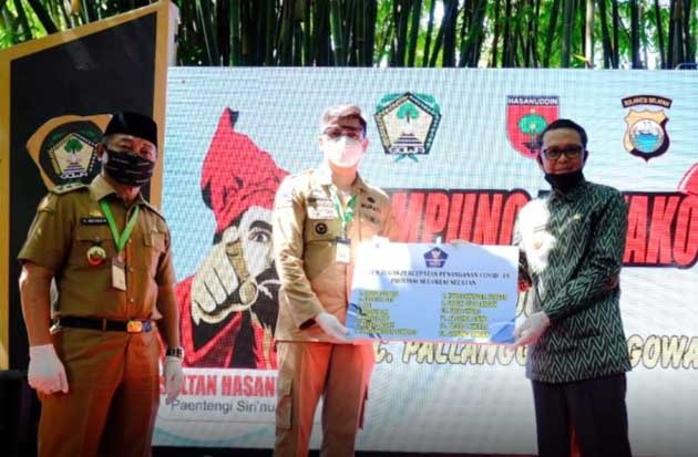 Gubenur Sulsel Serahkan...