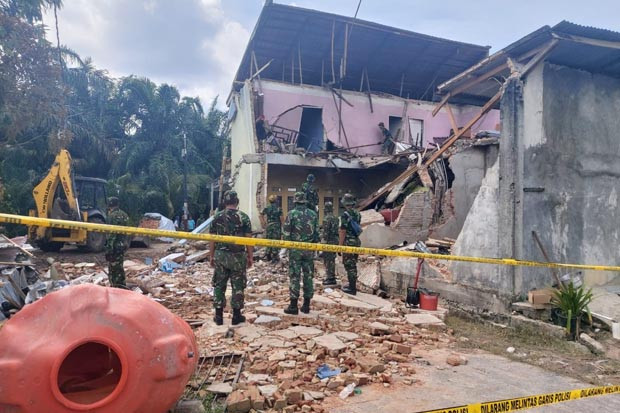 TNI AU Mulai Bersihkan...